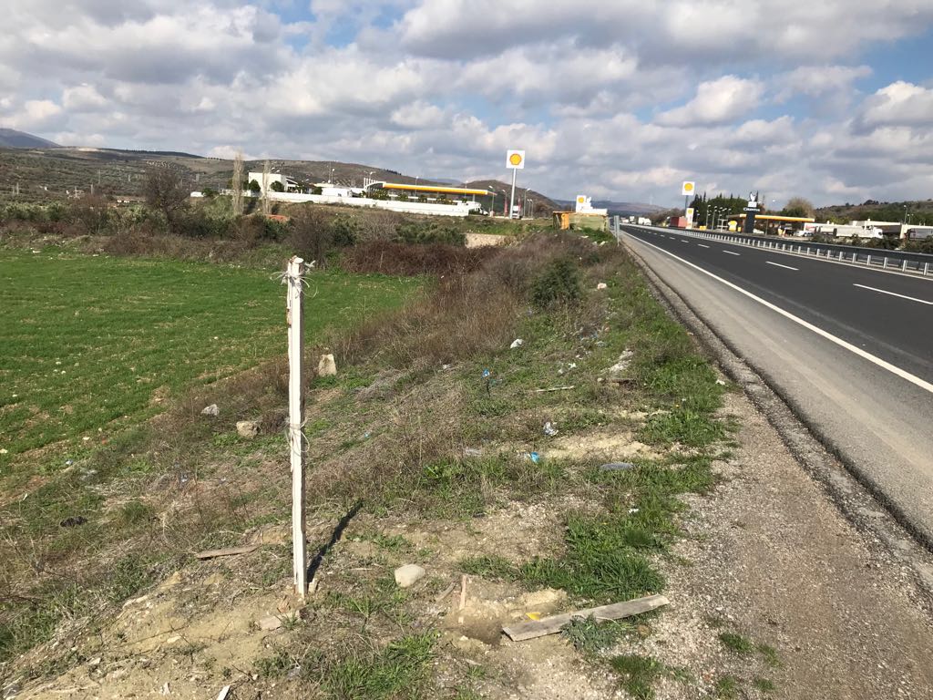 Manisa-Balıkesir Otoyolu'nda 5.350 m² Ticari Arsa